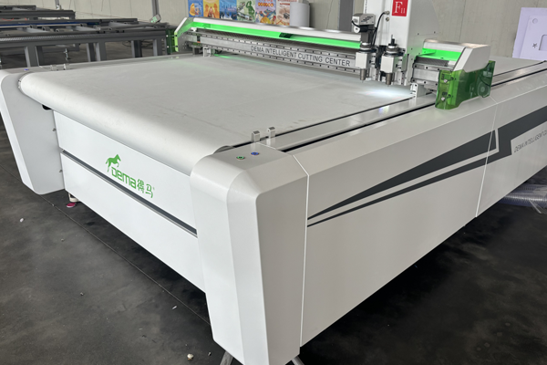 得馬F11高速裁切機