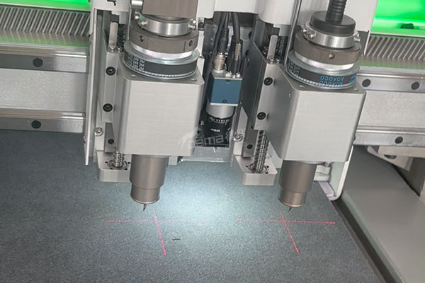 得馬F11高速裁切機(jī)