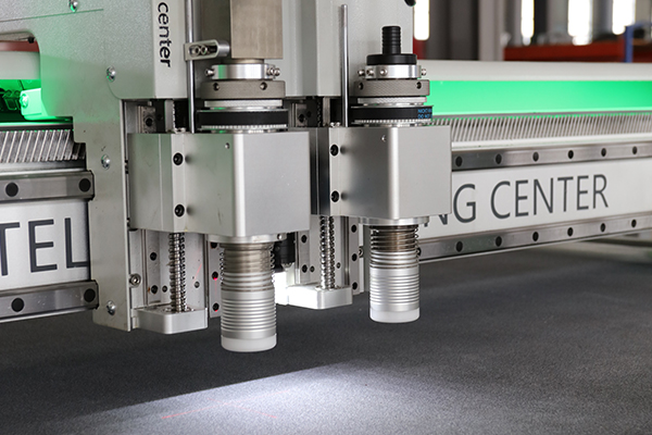 得馬F11高速裁切機